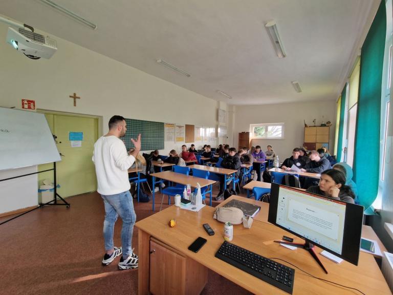 „E-MOC-JA- porozmawiajmy o emocjach”