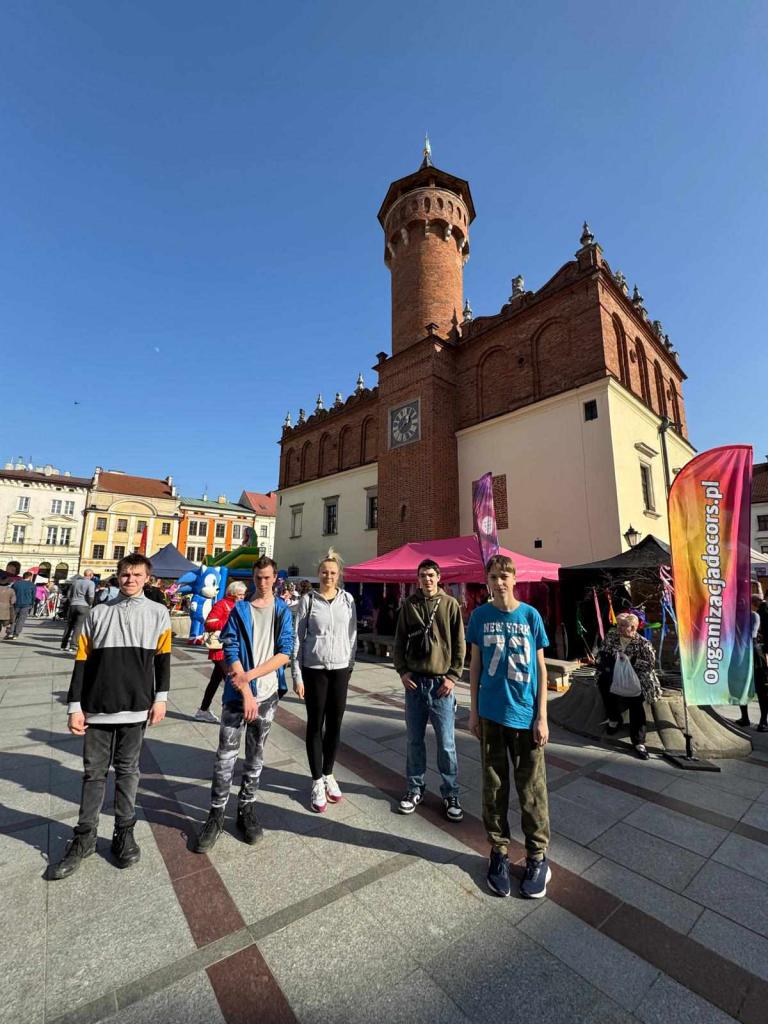 Młodzież tarnowskiego Centrum na urodzinach Tarnowa.