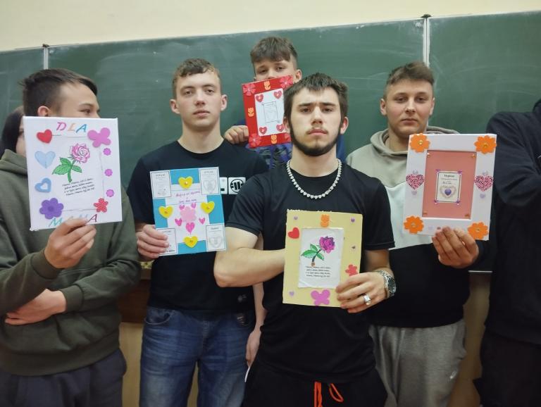 Laurki, klej i konfetti – czyli Dzień Matki według koła ZPT!