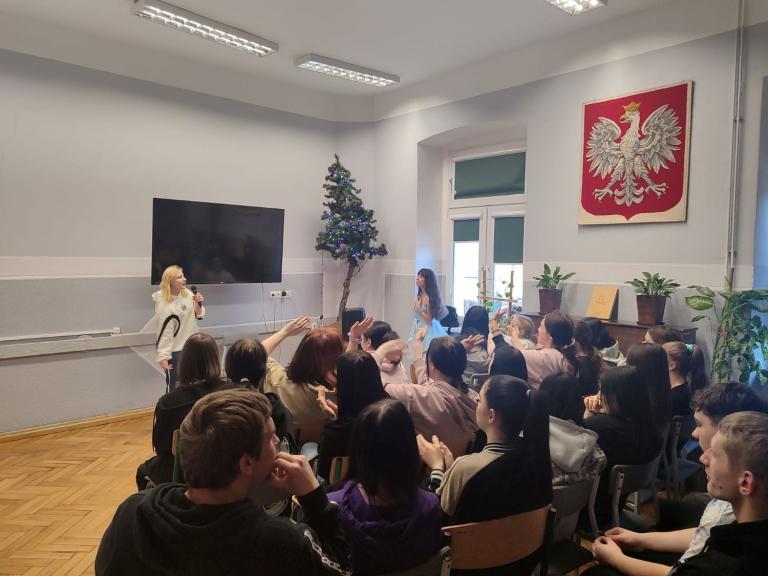 Koncert „Pokochaj siebie” Pani Weroniki Piotrowskiej dla młodzieży OSiW OHP Mysłakowice