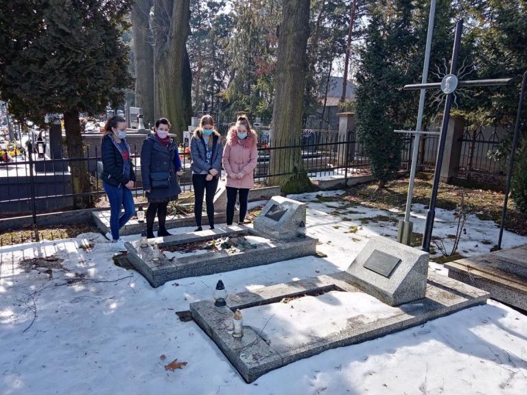 Młodzież dębickiego Hufca Pracy pamięta o Żołnierzach Wyklętych
