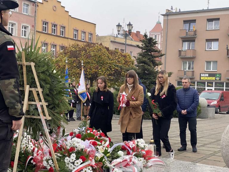 Górowska młodzież składa hołd bohaterom 11 listopada