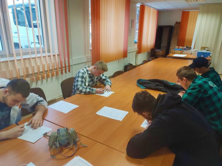 Spotkanie z uczestnikami sanockiego hufca w zakładach pracy