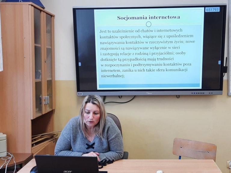 Być asertywnym w sieci
