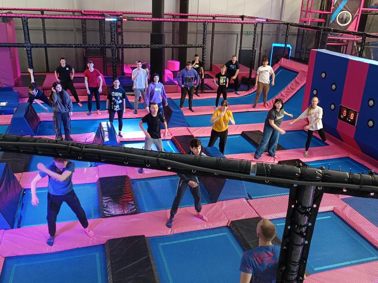 Wizyta uczestników Hufca Pracy w Wolsztynie w Parku Trampolin 