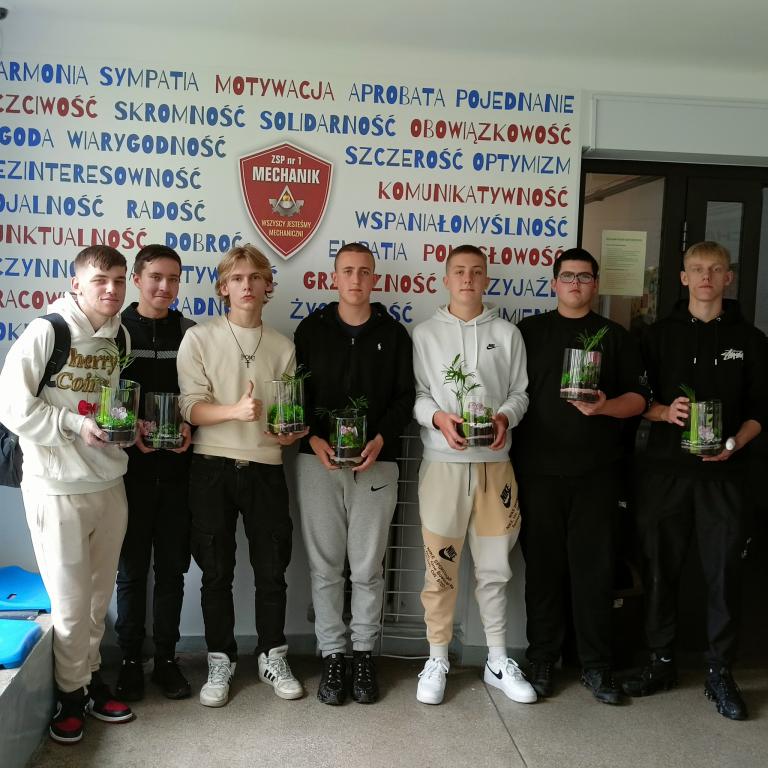 HP 5-8 Radomsko: Zajęcia pod hasłem „Stwórz swój własny LAS W SZKLE”
