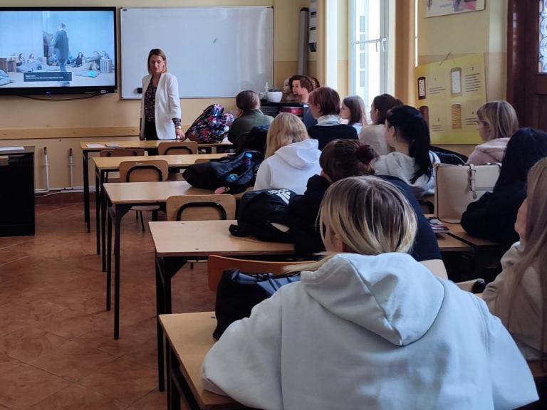 O handlu ludźmi w krośnieńskim 9-10 Hufcu Pracy