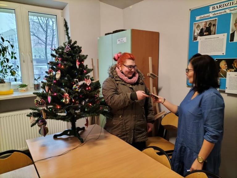 Świąteczne upominki dla młodzieży 9-19 Hufca Pracy w Dębicy