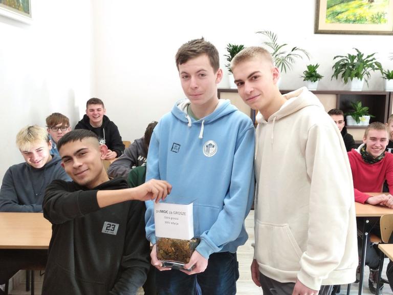 poMOC za GROSZE w krośnieńskim 9-9 Hufcu Pracy