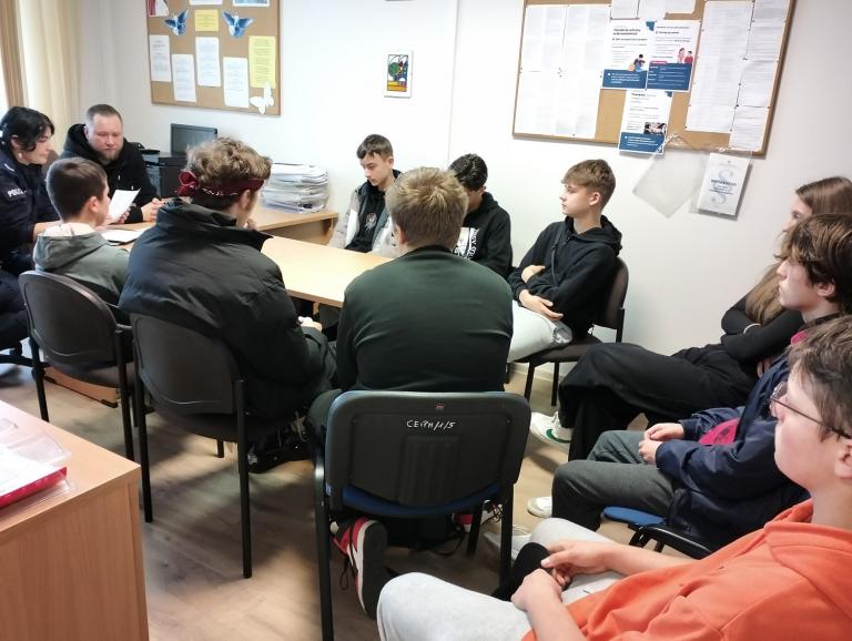 Spotkania z przedstawicielami Policji we Wrocławskim Hufcu Pracy.