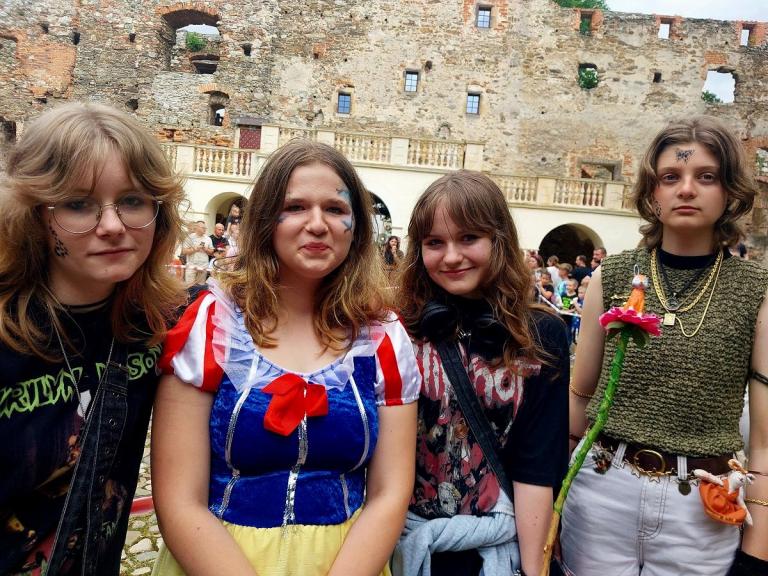 Młodzież z OSiW OHP w Ząbkowicach Śląskich na Paradzie Bajek
