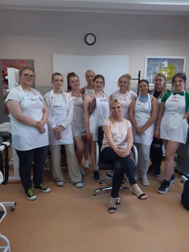 „Kurs Stylizacji i wizażu”