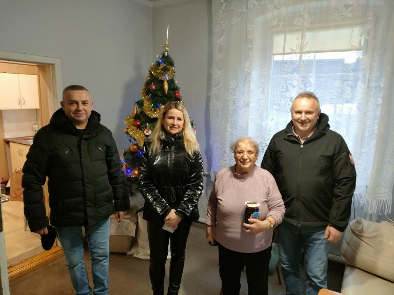 Uczestnicy oraz kadra OSiW pomagają potrzebującym
