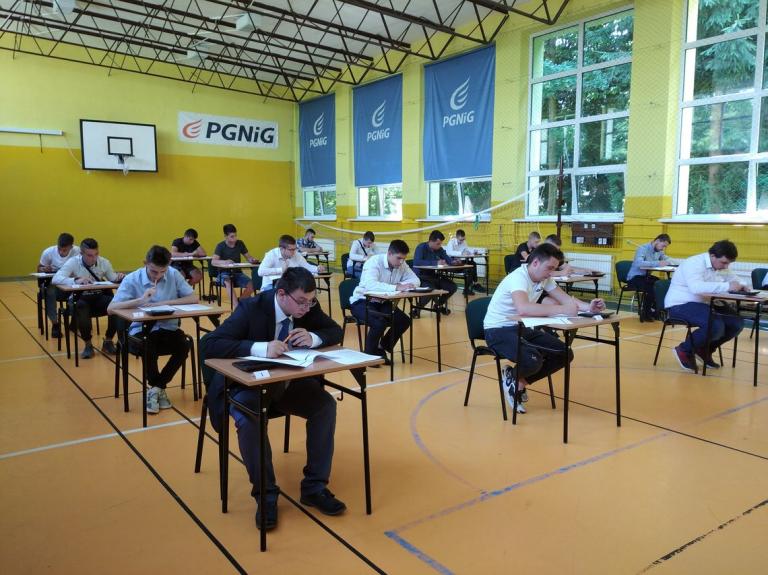 Egzaminy z przygotowania zawodowego w 9-9 Hufcu Pracy Krosno