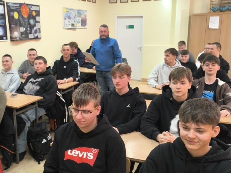 O wolontariacie w 9-9 Hufcu Pracy w Krośnie