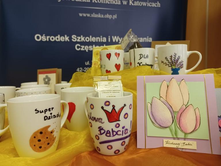Zaprojektowali kubki dla babci i dziadka