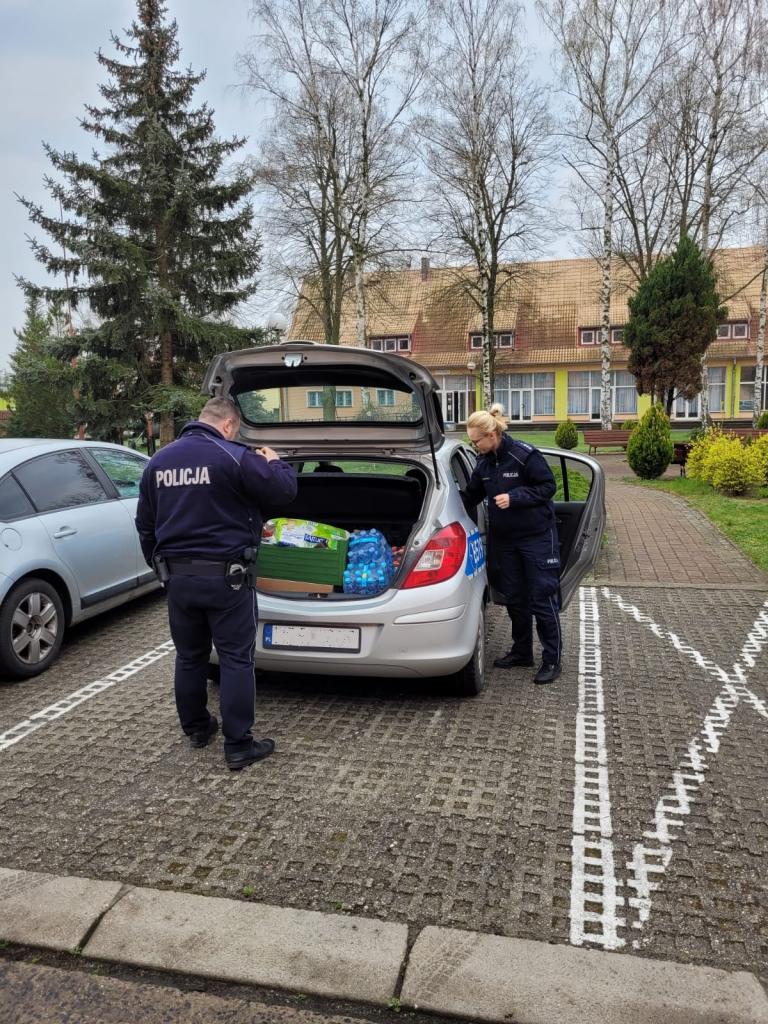 Wsparcie Policji dla Ukraińców w OSiW Wiechlice