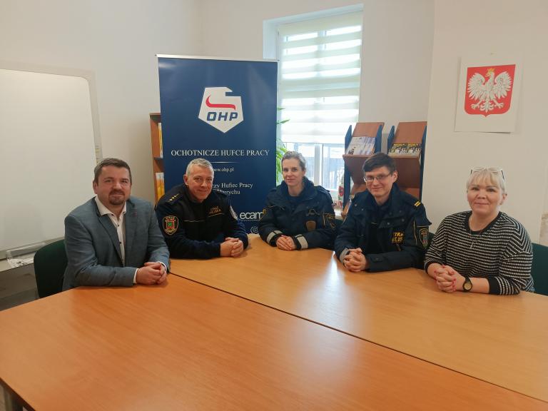 Spotkanie kadry Hufca Pracy w Wałbrzychu z funkcjonariuszami Straży Miejskiej