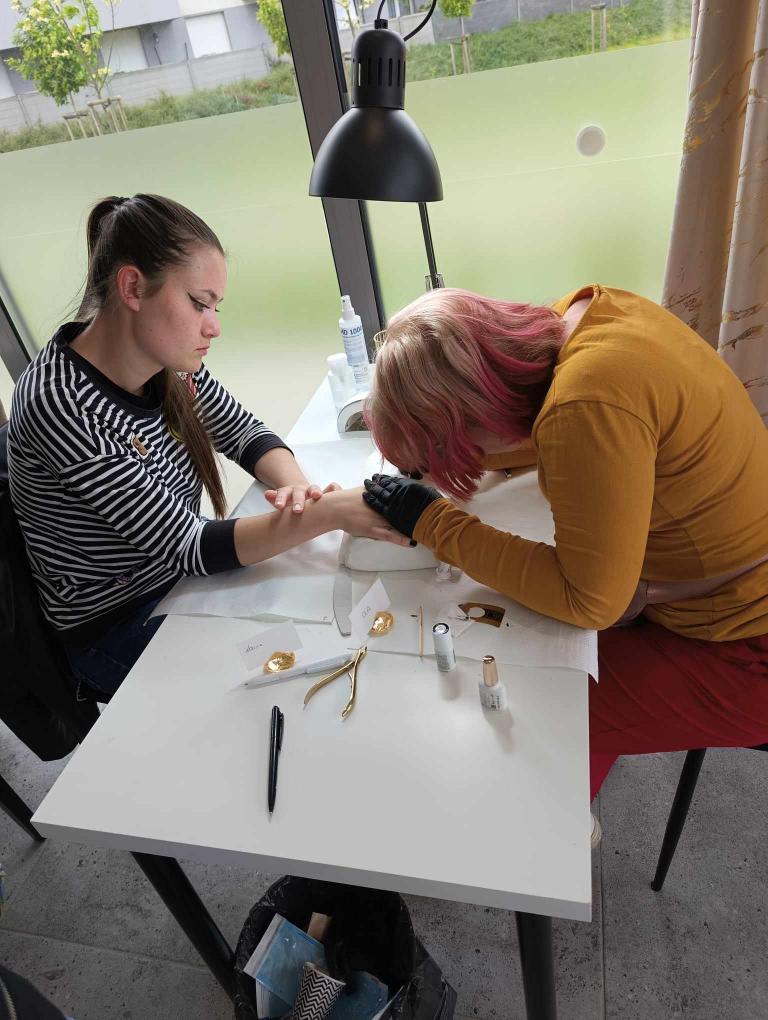 Kurs : „ Stylizacja paznokci” w MCK Wołów  