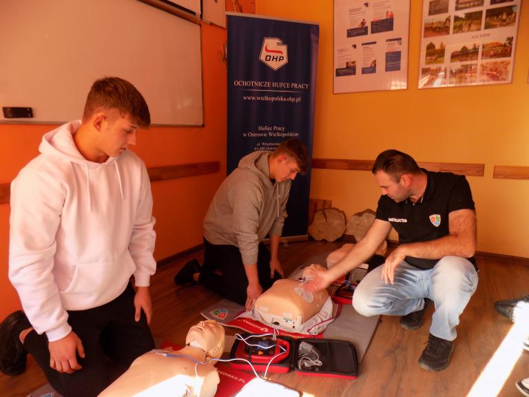 Światowy Dzień Przywracania Czynności Serca w ostrowskim Hufcu Pracy