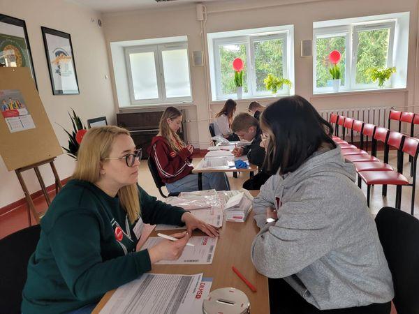 Uczestnicy Hufca Pracy w Trzebnicy włączają się w akcję # KOMÓRKOMANIA