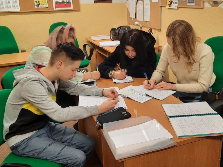Zajęcia wspomagające w 9-10 Hufcu Pracy