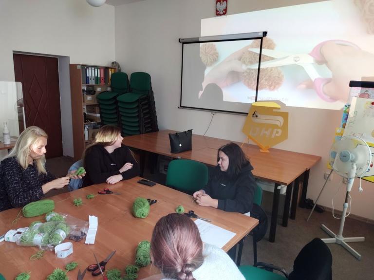 Warsztaty plastyczne „Misie z włóczki” w Sanoku