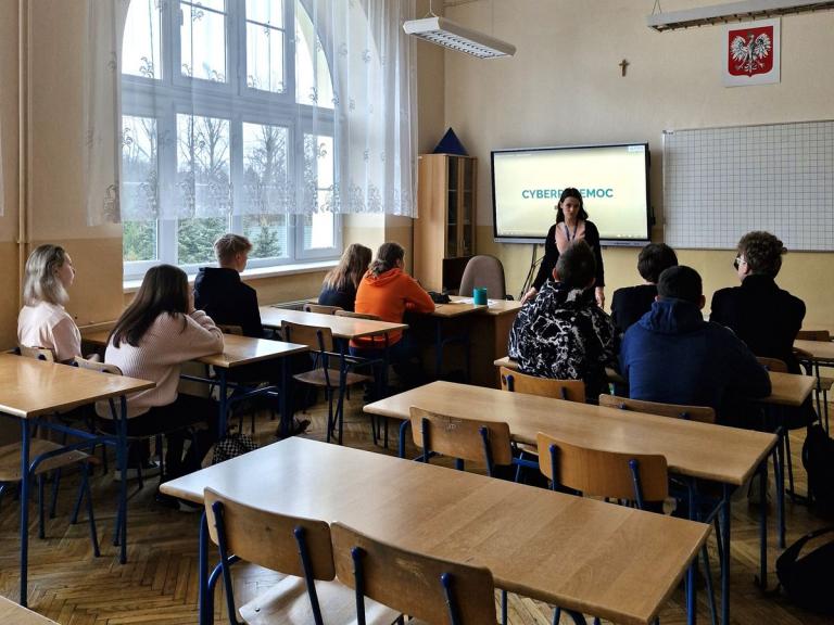 Zapobieganie cyberprzemocy - zajęcia w 9-10 Hufcu Pracy