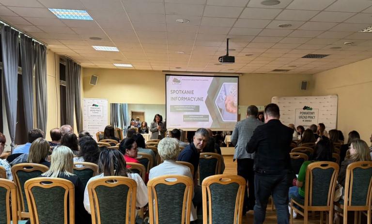 Kadra MCK OHP w Jaworze na spotkaniu informacyjnym – ważne zmiany na rynku pracy i nowe szanse dla osób z zaburzeniami psychicznymi