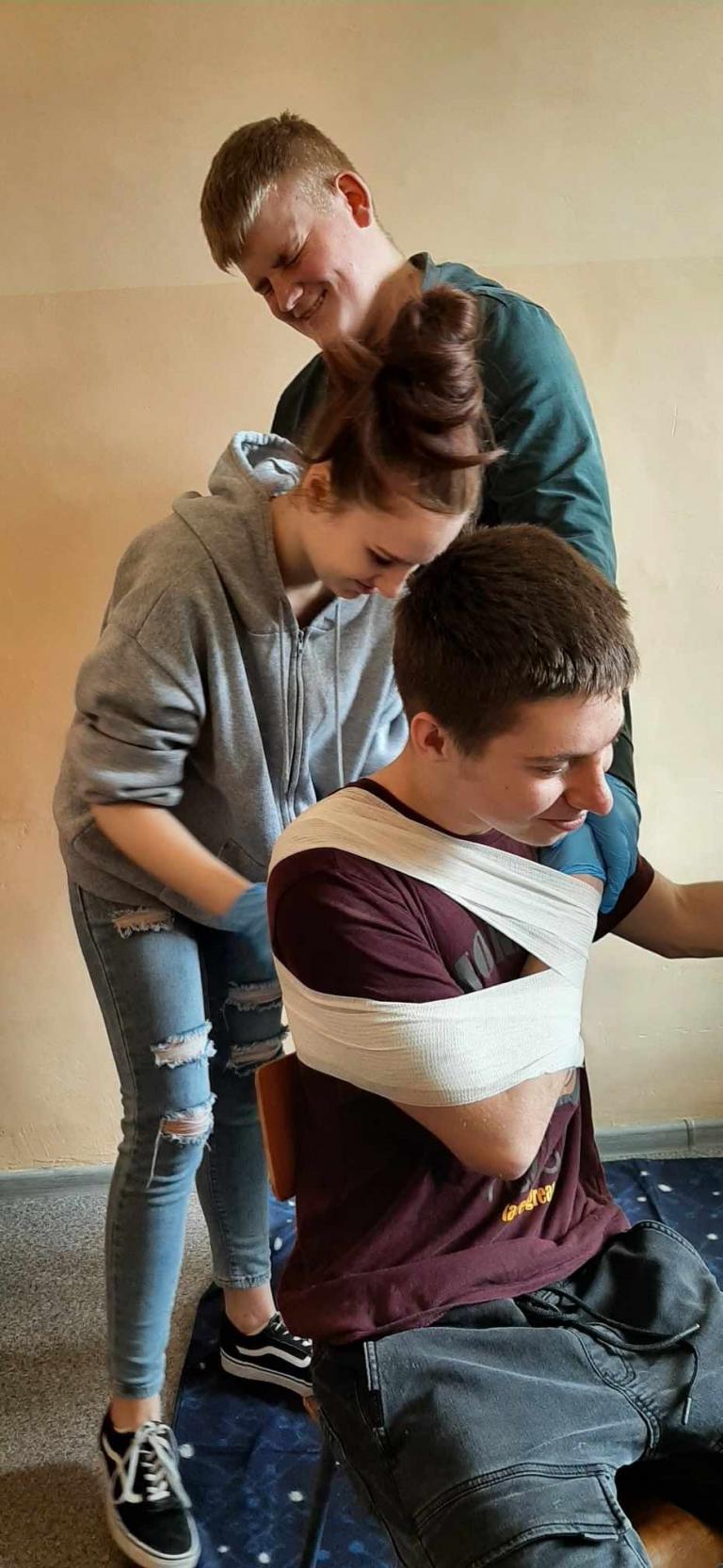 Przygotowania do Mistrzostw Pierwszej Pomocy Przedmedycznej w Hufcu Pracy w Górze