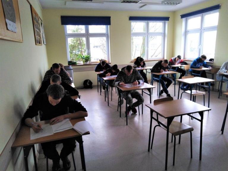 Próbny egzamin w 9-15 Hufcu Pracy w Tarnobrzegu