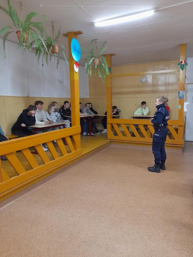 Wizyta policjantki w OSiW OHP Strzelce Krajeńskie