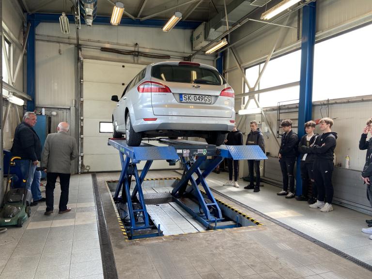 Poznaj swój zawód – mechanik pojazdów samochodowych.