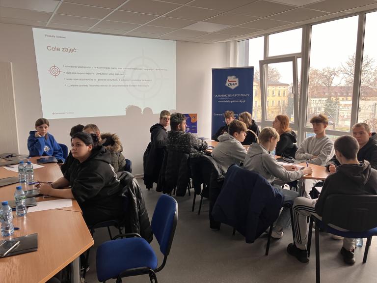 Planowanie przyszłości zawodowej i finansowej – podczas Giełdy Edukacyjnej w Centrum Edukacji i Pracy Młodzieży w Lesznie