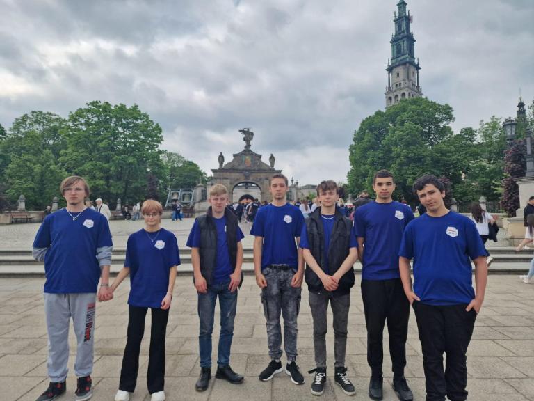 XXI  Ogólnopolska Pielgrzymka Młodzieży i Kadry OHP na Jasnej Górze . 