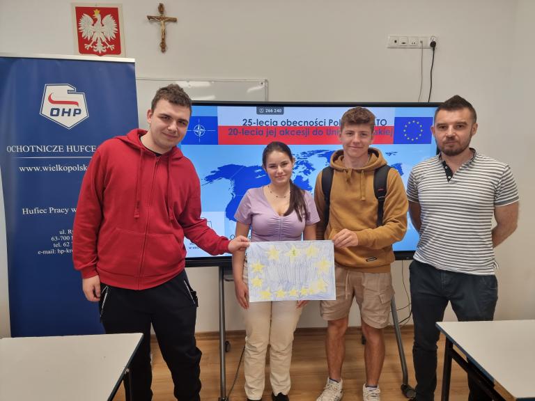 25. rocznica wstąpienie Polski do NATO i 20. rocznica jej akcesji do Unii Europejskiej w krotoszyńskim Hufcu Pracy