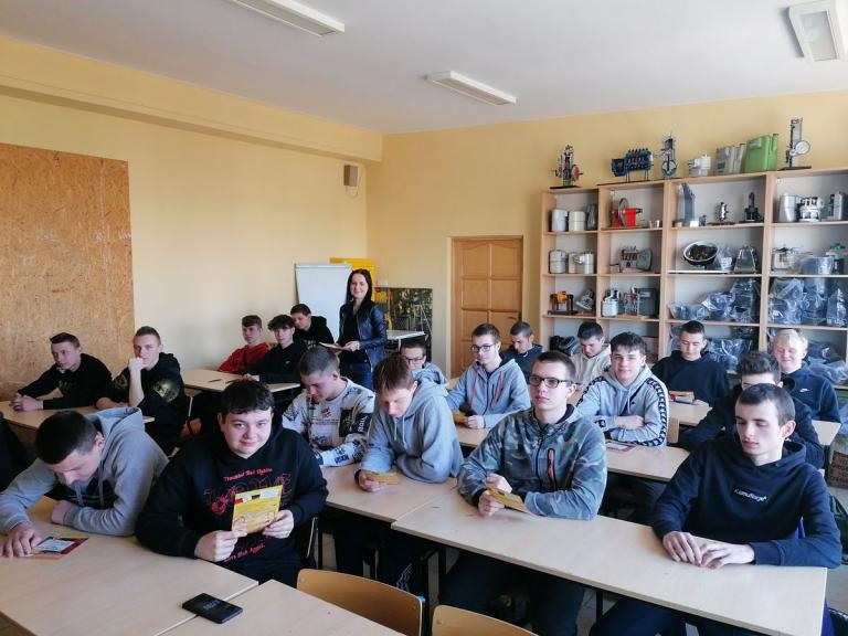 Zajęcia edukacyjno – profilaktyczne z pośrednikiem pracy w 9-9 HP Krosno