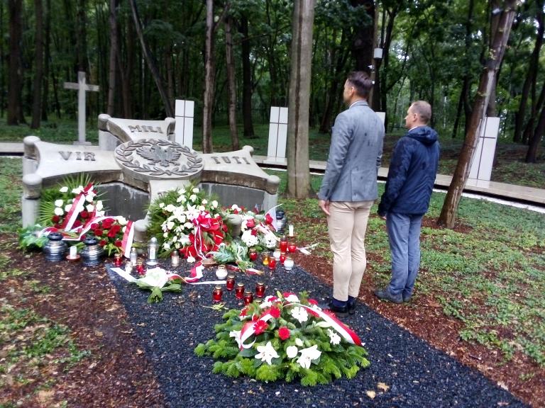 Złożenie kwiatów na Westerplatte