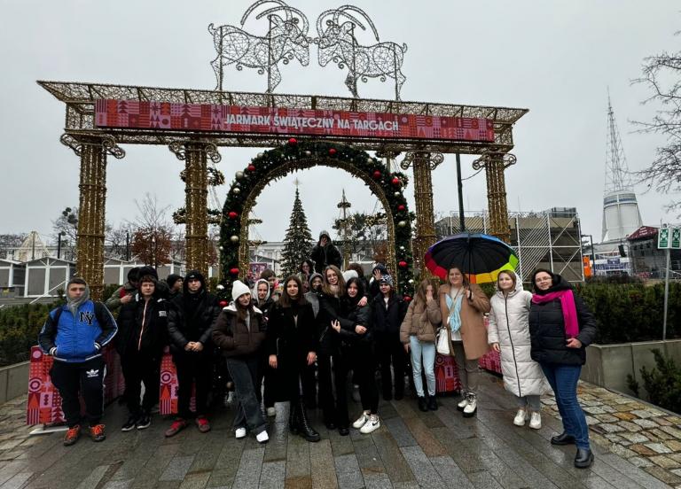 Mikołajkowy wyjazd uczestników z Hufca Pracy w Słupcy na Jarmark Bożonarodzeniowy w Poznaniu