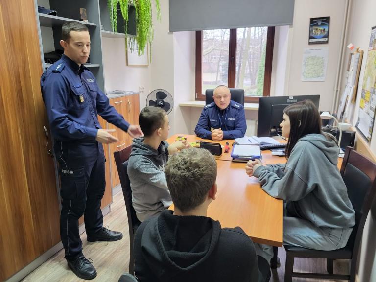 „Trzej Muszkieterowie” konkursu wiedzy o policji
