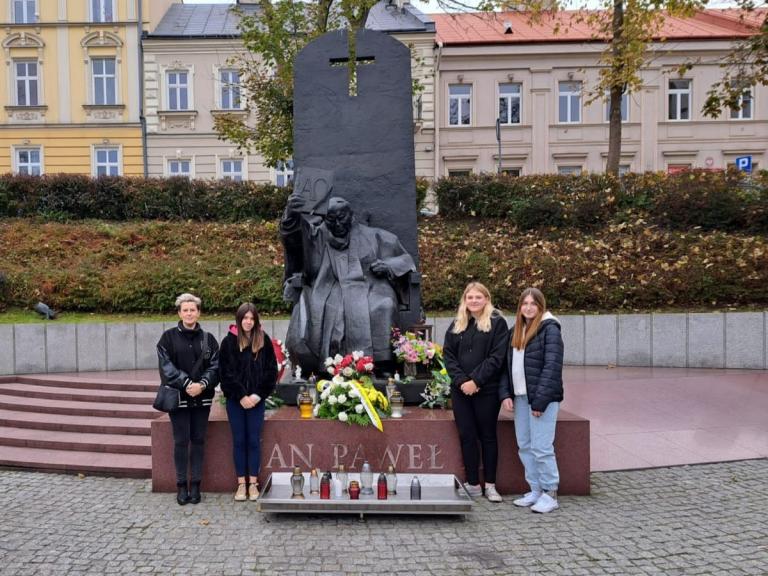 Dzień Papieski w przemyskim 9-13 Hufcu Pracy