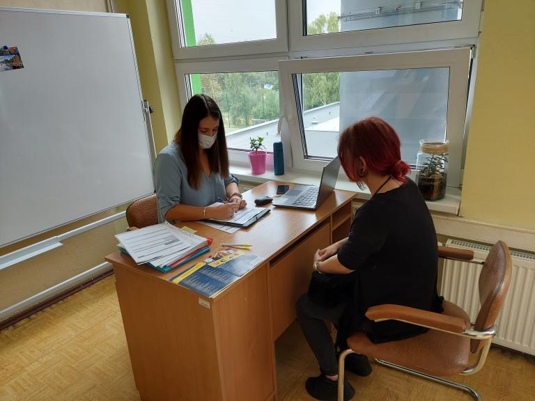 „Indywidualne konsultacje z pośrednikiem pracy w 12-1 HP”