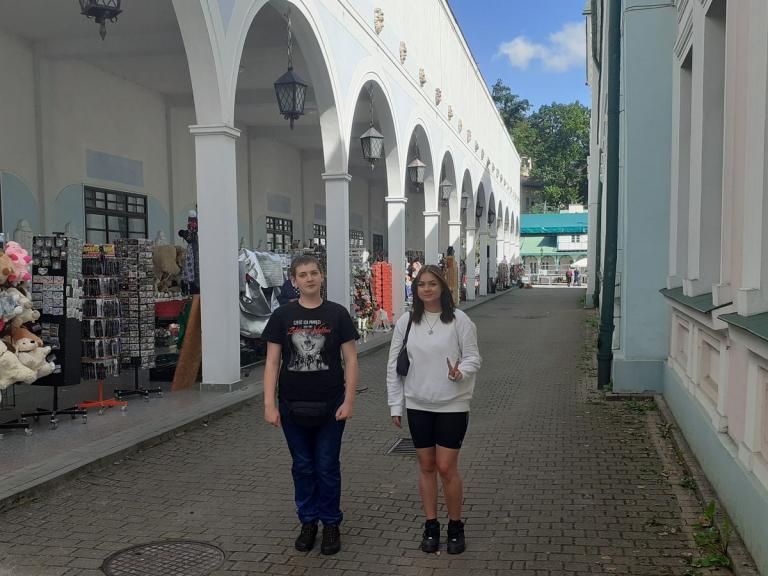 Młodzież OSiW w Iwoniczu poznaje uroki pobliskiego uzdrowiska