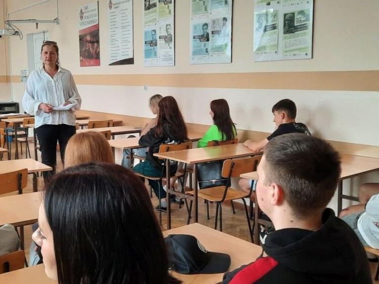 Analiza SWOT w 9-10 Hufcu Pracy w Krośnie