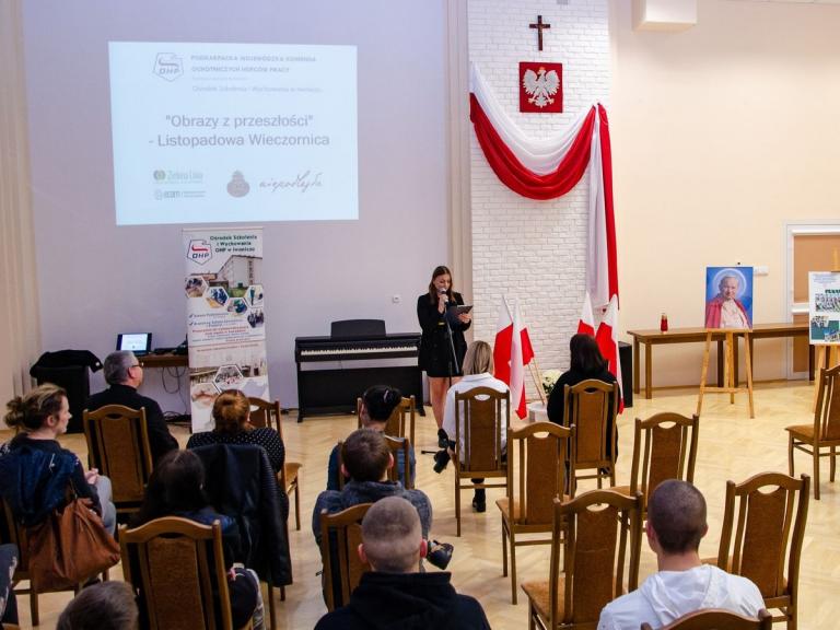 „Obrazy z przeszłości”- listopadowa wieczornica w Ośrodku Szkolenia i Wychowania  w Iwoniczu