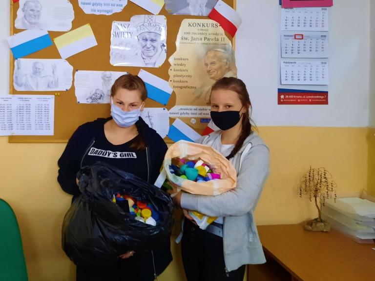 Zbiórka nakrętek —  Pomoc dla Patryka w 9-10 Hufcu Pracy