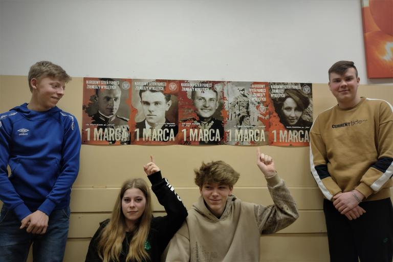Uczestnicy 11-23 Hufca Pracy w Słupsku pielęgnują pamięć o Żołnierzach Wyklętych