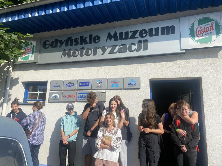 Seria wyjść uczestników 11-12 Hufca Pracy  w Gdyni do Gdyńskiego Muzeum Motoryzacji