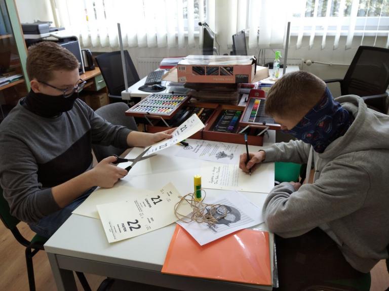 Uczestnicy 9-9 Hufca Pracy w Krośnie pamiętają o seniorach