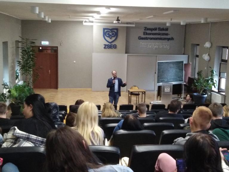 Szkolenia młodzieży z zakresu prawa pracy
